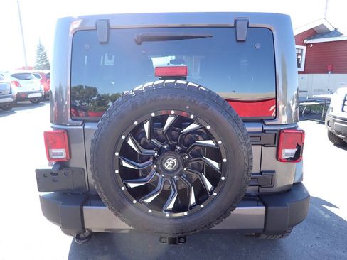 Used 2016 Jeep Wrangler Unlimited Sahara w/ Connectivity Group AWD/4WD image 6