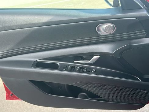 Used 2025 Hyundai Elantra Limited FWD image 20