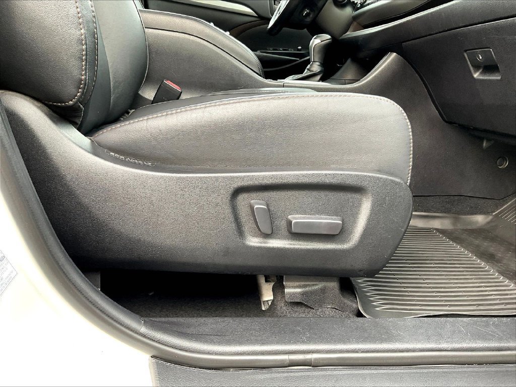 Used 2019 Toyota Highlander XLE AWD/4WD image 38