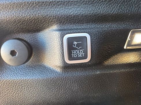 Used 2022 Jeep Grand Cherokee L Limited AWD/4WD image 16