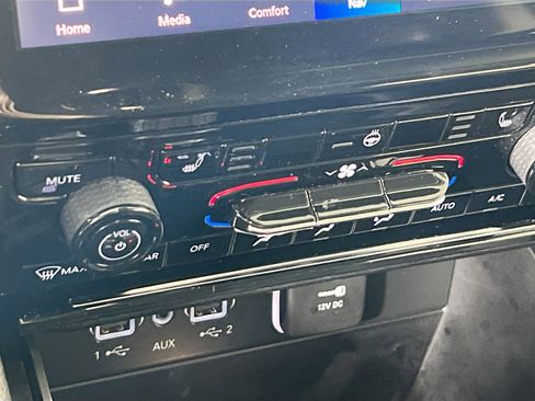 Used 2023 Jeep Grand Cherokee Limited image 20