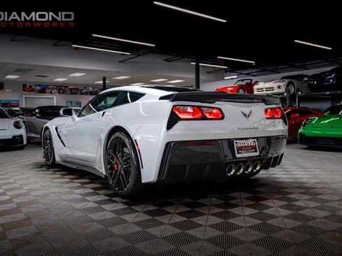 Used 2019 Chevrolet Corvette Stingray Coupe RWD image 2