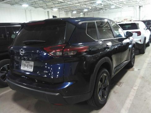 Used 2024 Nissan Rogue SV FWD image 4