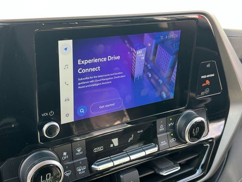 Used 2023 Toyota Highlander LE image 9