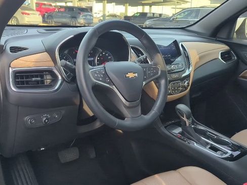 Used 2023 Chevrolet Equinox Premier image 4