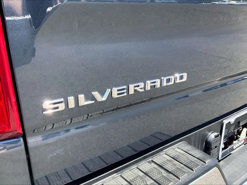 Used 2021 Chevrolet Silverado 1500 LT w/ Z71 Off-Road Package AWD/4WD image 31