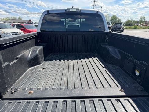 Used 2019 Toyota Tacoma TRD Off-Road image 34
