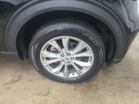 Used 2023 Ford Explorer Limited w/ Equipment Group 301A image 2