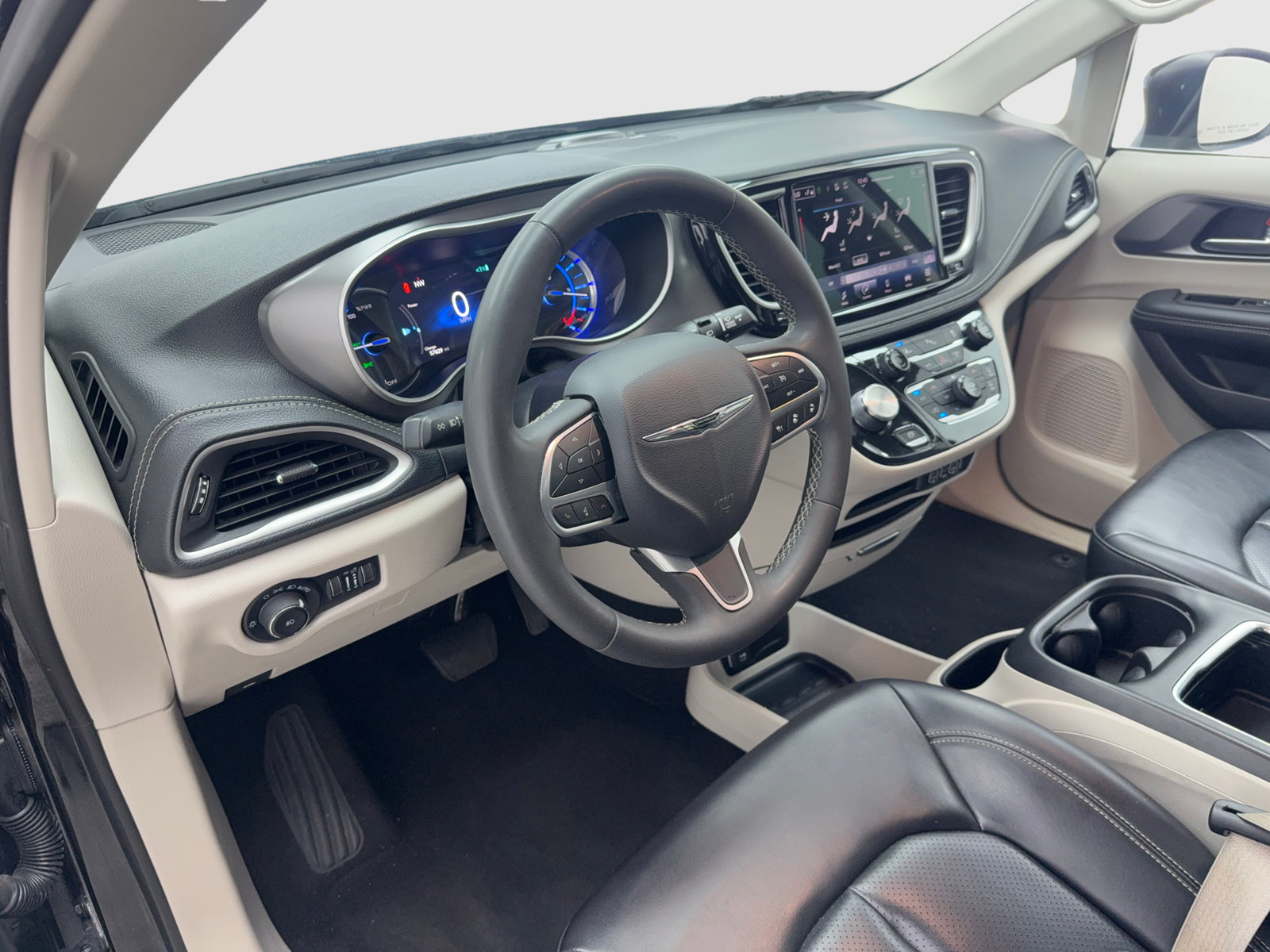 Used 2023 Chrysler Pacifica Touring-L FWD image 15