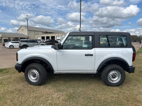 New 2026 Ford Bronco 2-Door AWD/4WD image 2