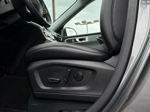 Used 2023 Ford Explorer XLT w/ Equipment Group 202A AWD/4WD image 17