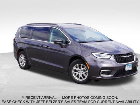 Used 2022 Chrysler Pacifica Touring-L FWD image 1