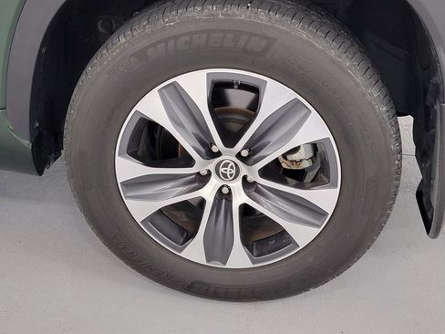 Certified 2023 Toyota Highlander XLE image 11