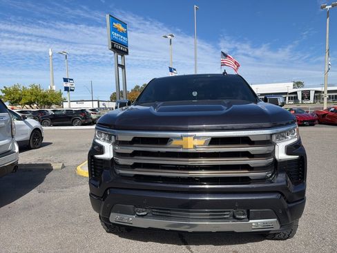 Used 2022 Chevrolet Silverado 1500 High Country w/ Technology Package image 9
