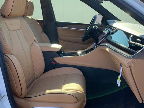 New 2025 Jeep Grand Cherokee Summit image 44