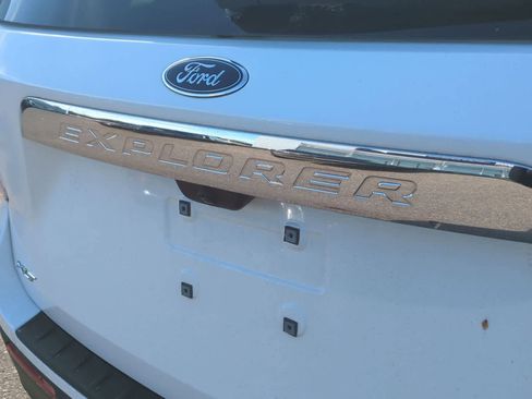 Used 2023 Ford Explorer XLT w/ Equipment Group 202A AWD/4WD image 12