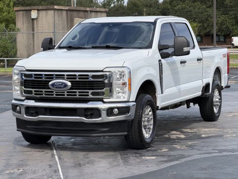 Used 2023 Ford F250 XLT w/ FX4 Off-Road Package AWD/4WD image 5