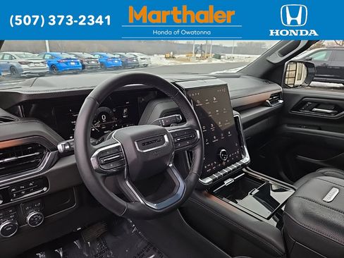 Used 2025 GMC Yukon XL Denali image 11