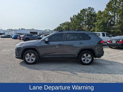 Used 2022 Toyota RAV4 XLE w/ Convenience Package FWD image 8