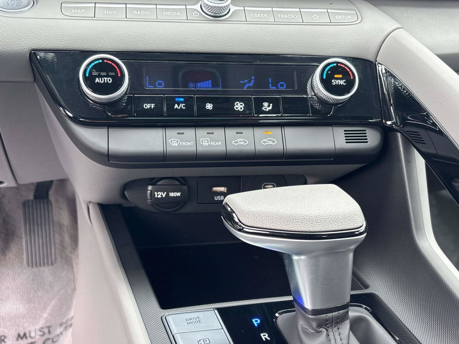 Certified 2024 Hyundai Elantra Blue FWD image 23
