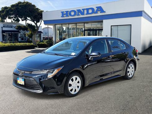Used 2025 Toyota Corolla LE FWD image 1