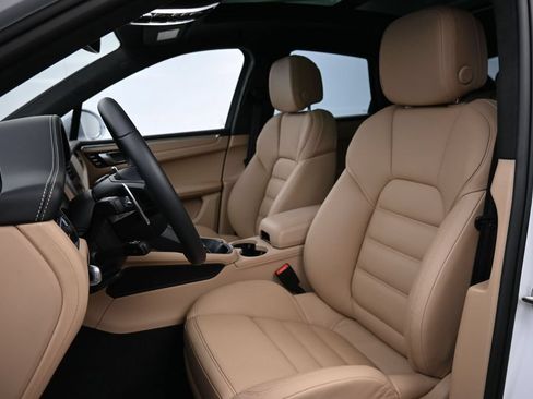 Certified 2026 Porsche Macan S AWD/4WD image 5