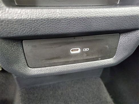 Certified 2025 Volkswagen Taos SE image 12