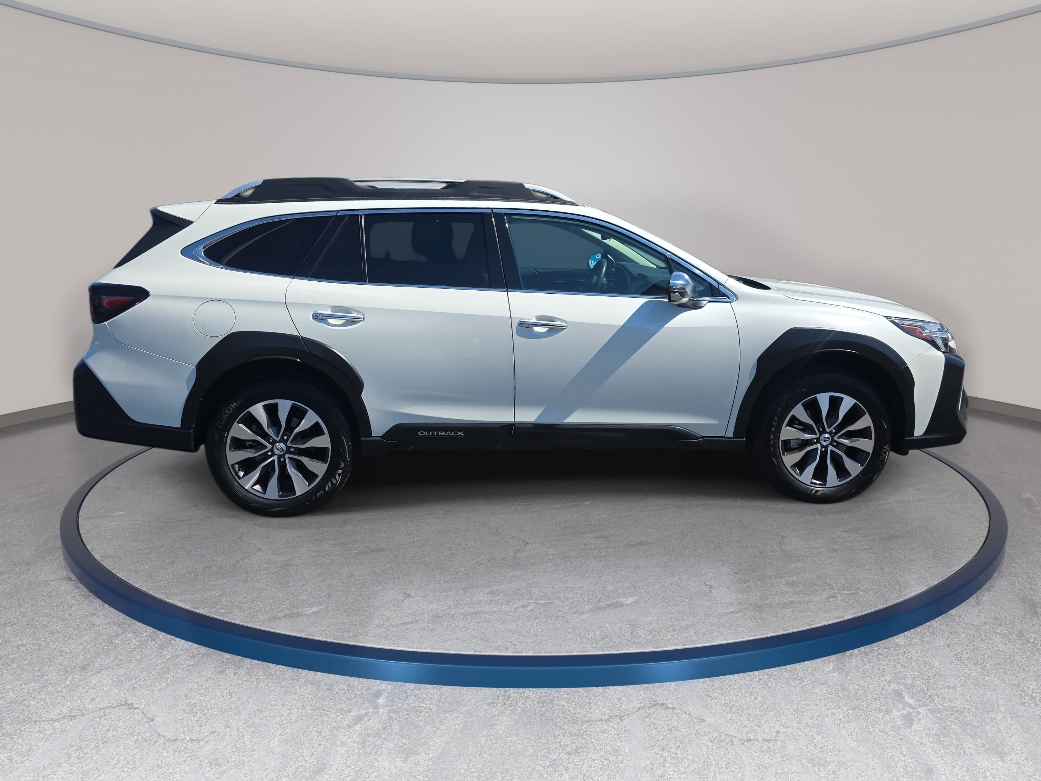 Used 2025 Subaru Outback Touring XT AWD/4WD image 4