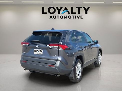 Used 2022 Toyota RAV4 LE image 5