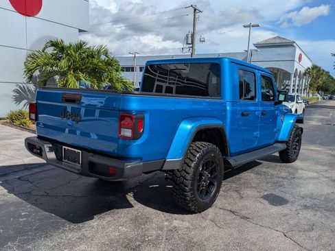 Certified 2025 Jeep Gladiator Sport AWD/4WD image 4