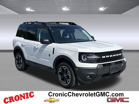 Used 2025 Ford Bronco Sport Outer Banks AWD/4WD image 1