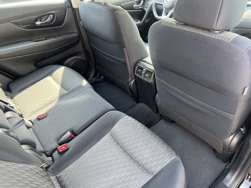 Used 2017 Nissan Rogue S AWD/4WD image 16