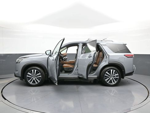 Used 2022 Nissan Pathfinder Platinum w/ Cargo Package image 45