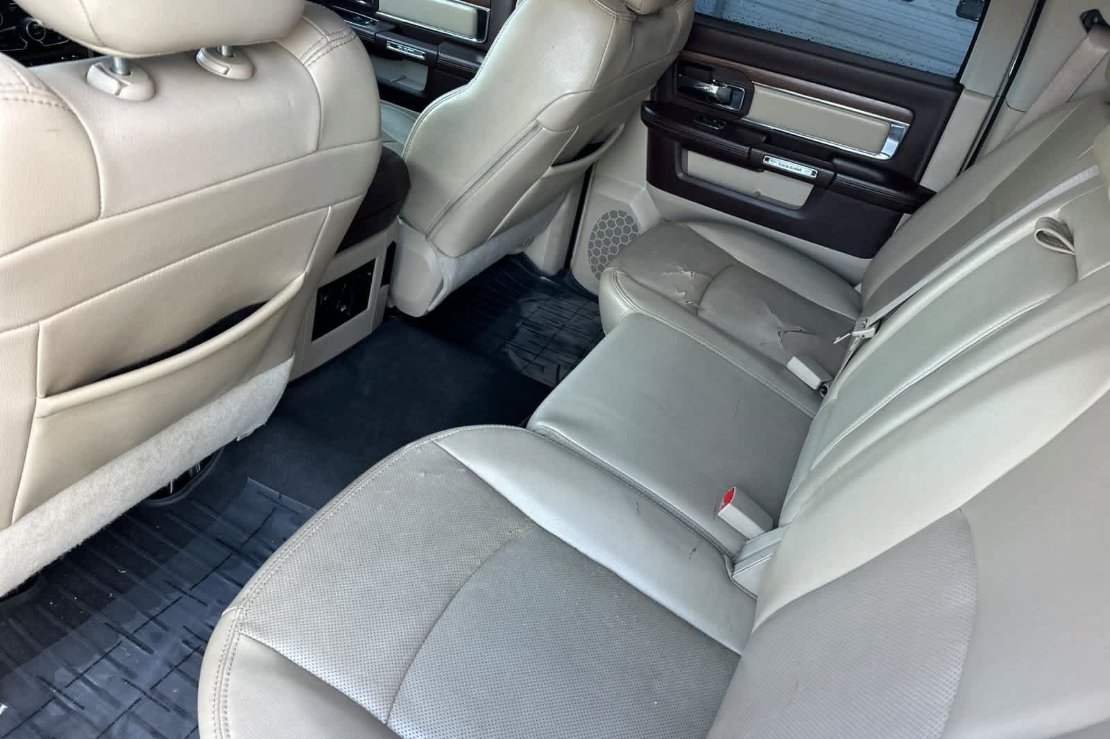 Used 2014 RAM 1500 Laramie w/ Convenience Group AWD/4WD image 4
