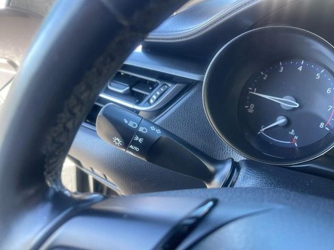 Used 2018 Toyota C-HR XLE image 22