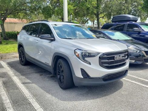 Used 2020 GMC Terrain SLE w/ Driver Convenience Package FWD image 3