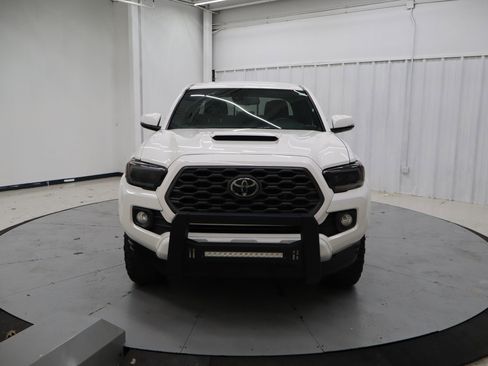Used 2022 Toyota Tacoma TRD Sport w/ Technology Package image 11