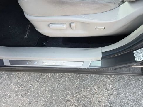 Used 2010 Toyota Venza FWD image 30