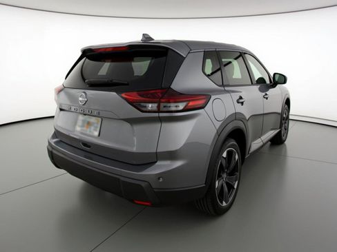 Used 2025 Nissan Rogue SV image 9