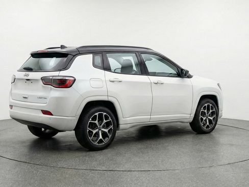 Used 2025 Jeep Compass Limited image 9