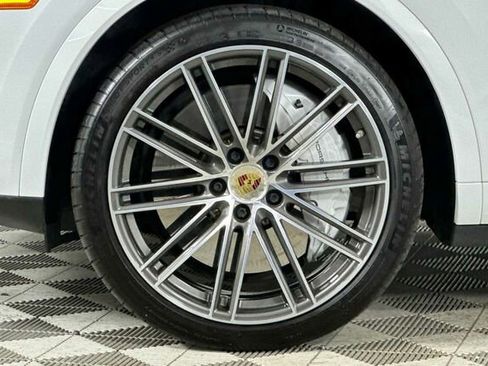 Used 2019 Porsche Cayenne Turbo image 31