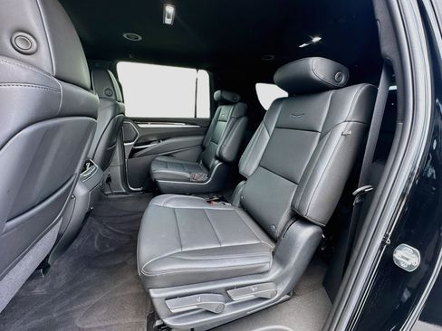 Used 2025 Cadillac Escalade ESV Luxury RWD image 25