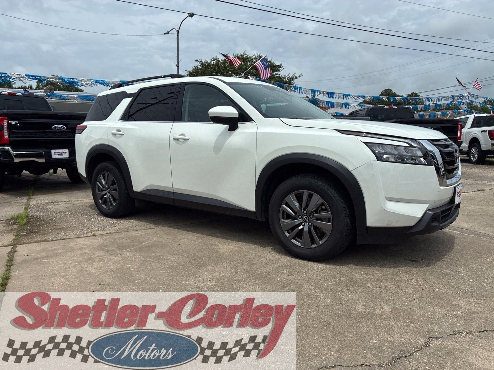 Used 2024 Nissan Pathfinder SV FWD image 1
