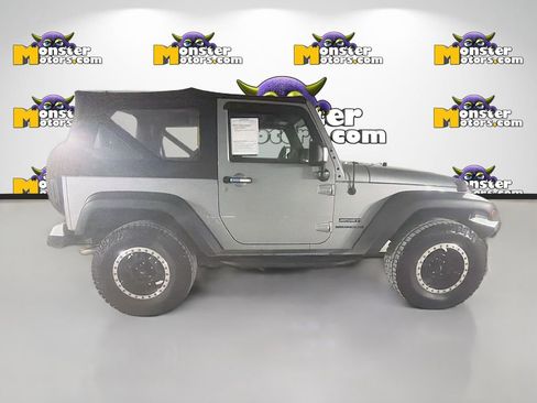 Used 2015 Jeep Wrangler Sport w/ Connectivity Group AWD/4WD image 4