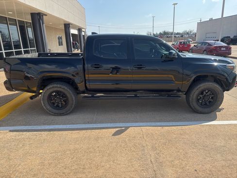 Used 2023 Toyota Tacoma SR image 5