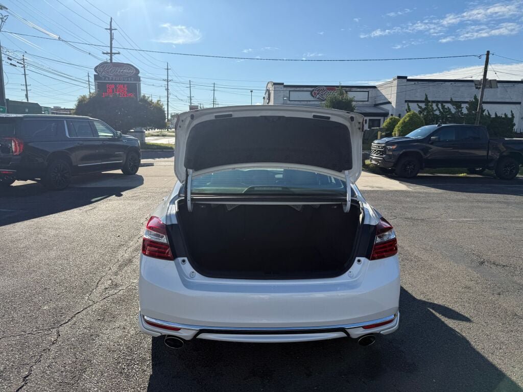 Used 2016 Honda Accord Sport image 30