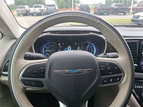 Used 2021 Chrysler Pacifica Limited w/ Premium & Safety Sphere Group image 18