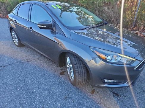 Used 2015 Ford Focus SE w/ Equipment Group 201A image 5