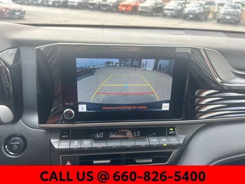 Used 2025 Toyota Camry SE FWD image 19