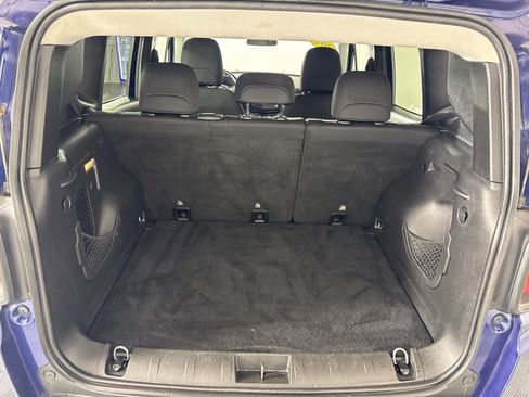 Used 2019 Jeep Renegade Latitude w/ Cold Weather Group image 23